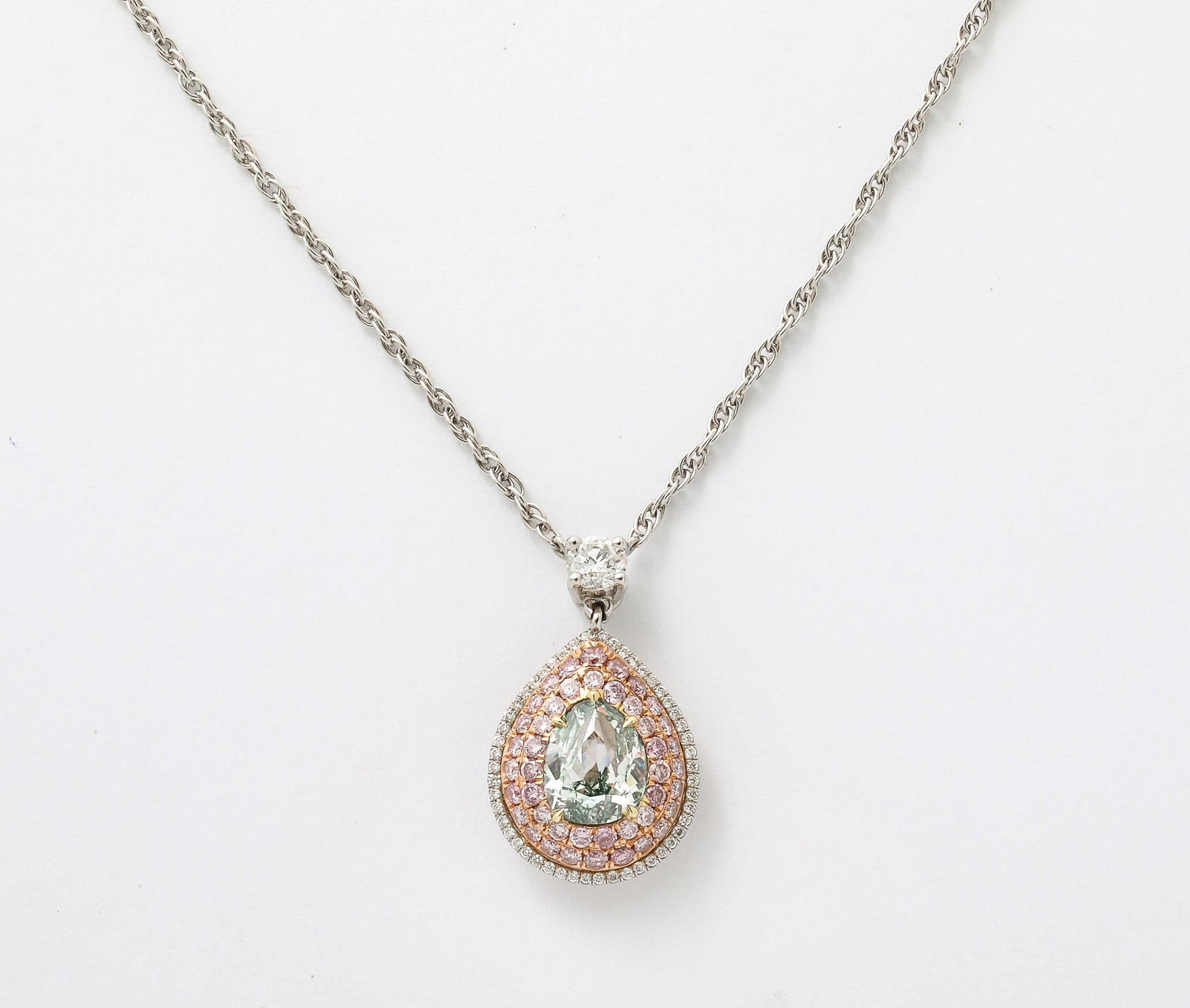 https://a.1stdibscdn.com/fancy-intense-green-diamond-pendant-for-sale-picture-5/j_415/j_277149721761659338947/2P6A4623_master.jpg
