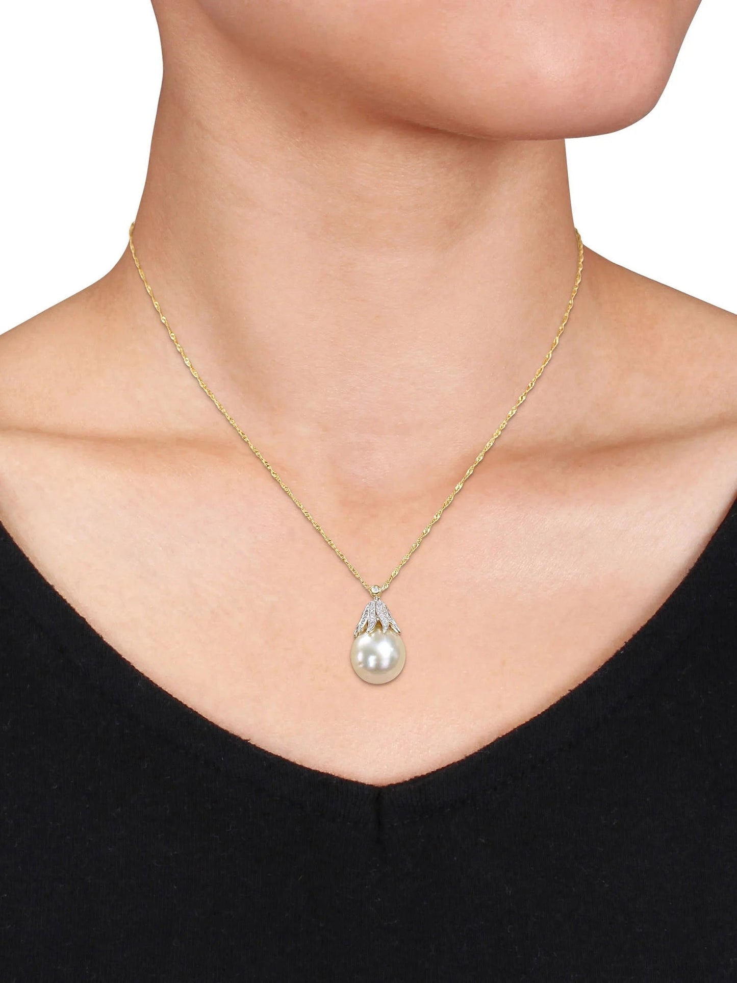 10-11Mm South Sea Cultured Freshwater Pearl and Diamond Accent 14Kt Yellow Gold Leaf Crown Drop Pendant with Chain