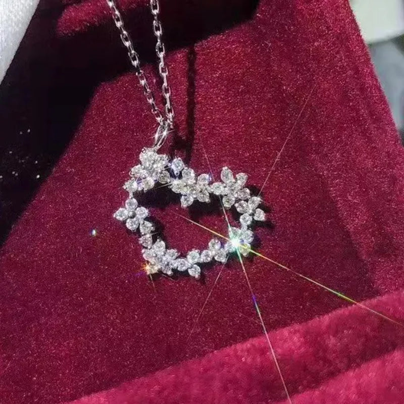 Exquisite Silver Plated Flower Shape Inlay Lab Diamond Heart Pendant Necklace for Women Wedding Party Fashion Jewelry