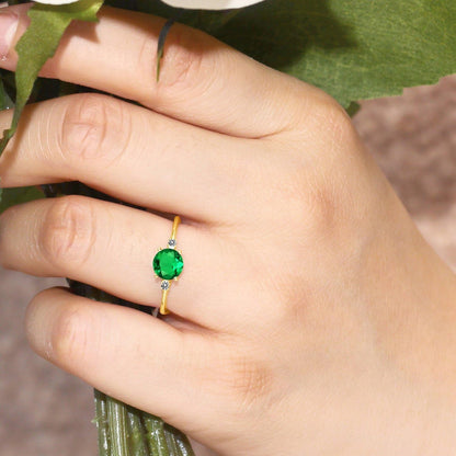 10K Yellow Gold Green Nano Emerald and White Diamond Solitaire Engagement Ring for Women (0.80 Cttw, round 6MM, Gemstone May Birthstone, Available in Size 5,6,7,8,9)