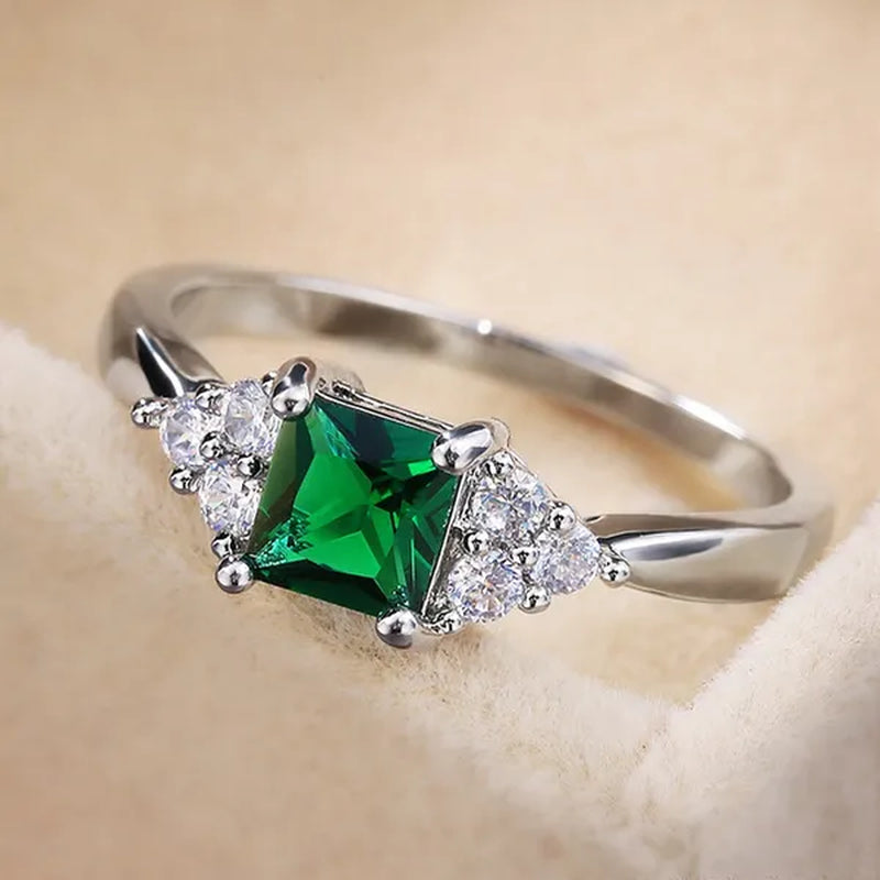 Fashion Jewelry Emerald Diamond 925 Sterling Silver Ring Elegant Bride Wedding Engagement Party Gift Accessory for Women Rings Size 5-11