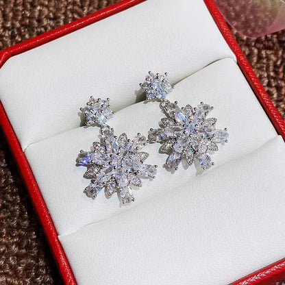Exquisite Silver Inlay Bright Zircon and Lab Diamond Snowflake Stud Earring for Women Bridal Wedding Romantic Jewelry Christmas Gift