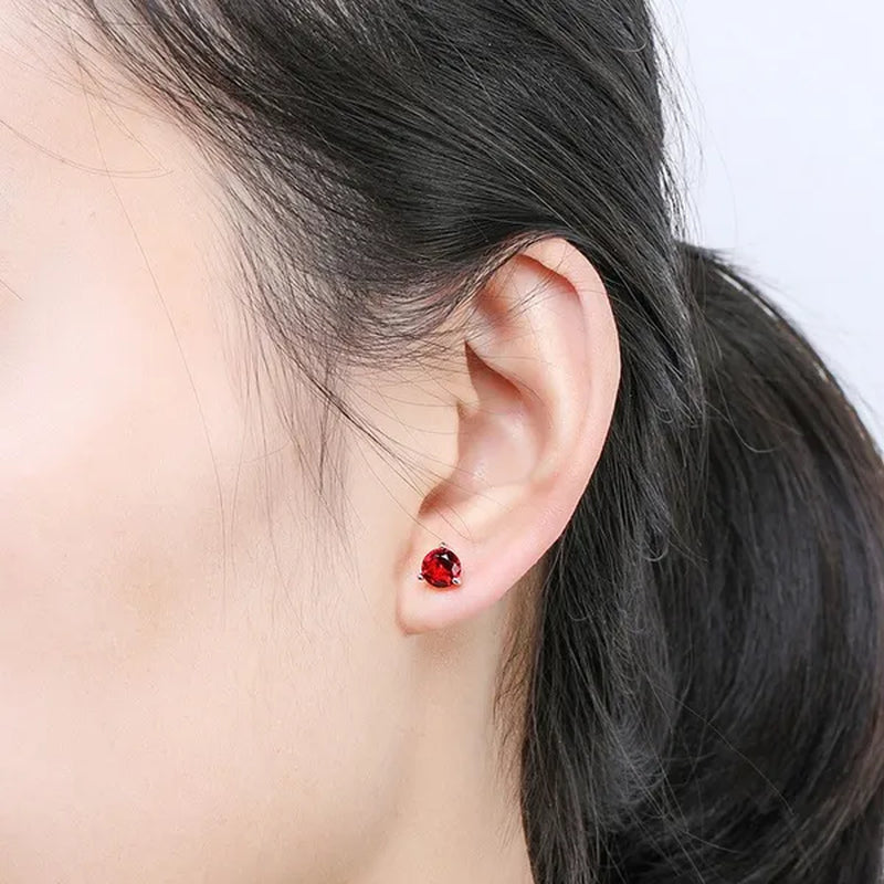 Exquisite Fashion Women Love Princess 925 Silver Round Cut Ruby Garnet Three Prong Stud Earrings for Women Bridal Wedding Jewelry Gifts
