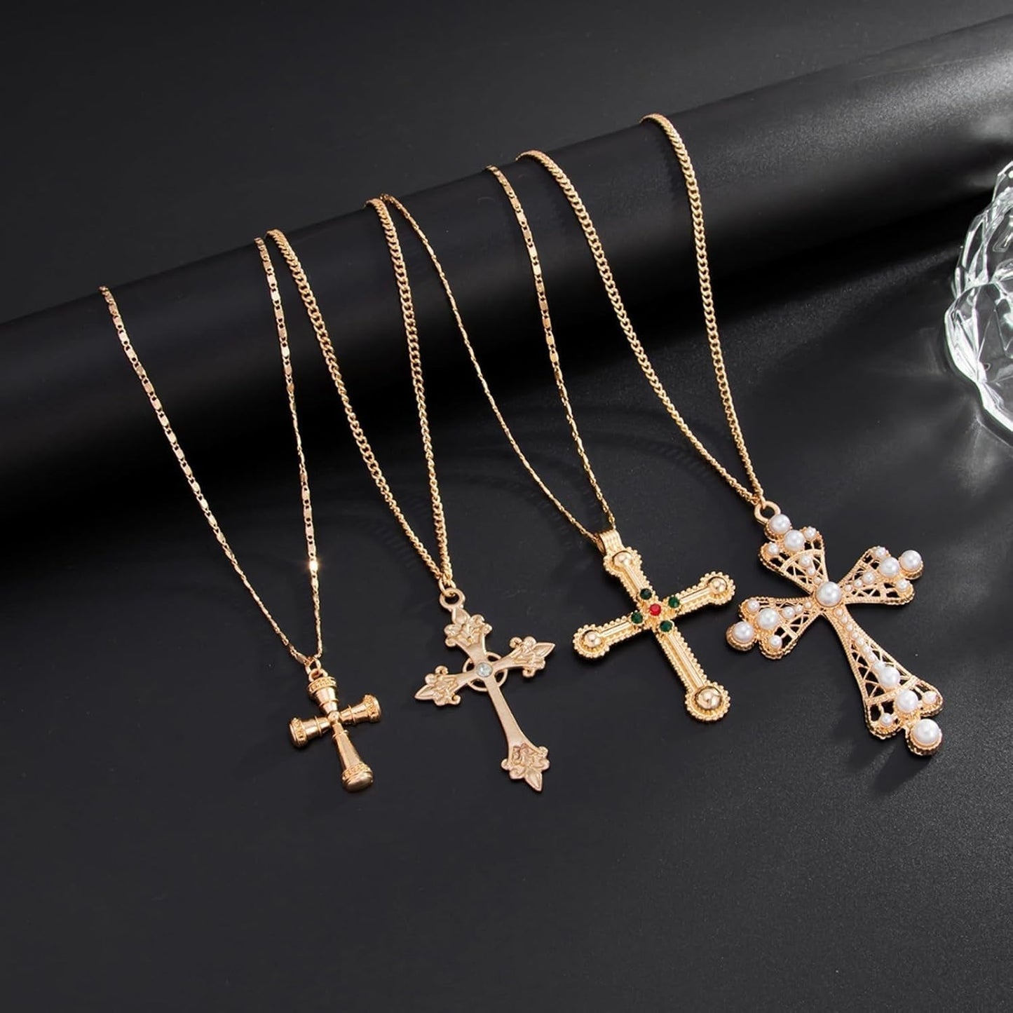 4Pcs Chunky Cross Necklace for Women Gold Statement Big Cross Pendant Necklace Pearl Cross Layered Chain Necklaces Set Punk Grunge Y2K Jewelry
