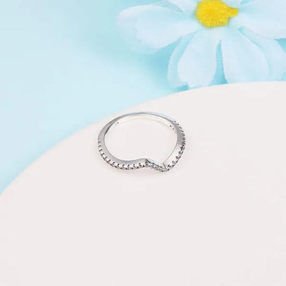 925 Sterling Silver Sparkling Wave Ring with Crystals Fashion Ring for Women