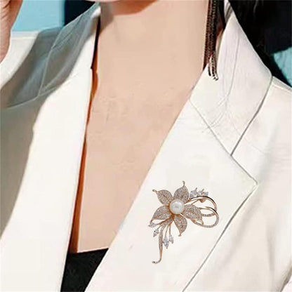 Rhinestone Pearl Flower Brooch Femininity Brooch Art Brooch Flower Brooch Pin Sweater Accessories for Women, Girls, Ladies (1 Count (Pack of 1))