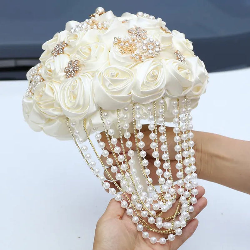 Exquisite Hand-made Pearl Diamond Brooch Wedding Bouquets Beaded Diamond Chains Decorate The Bridal Bouquet Bridesmaid Holding Flowers