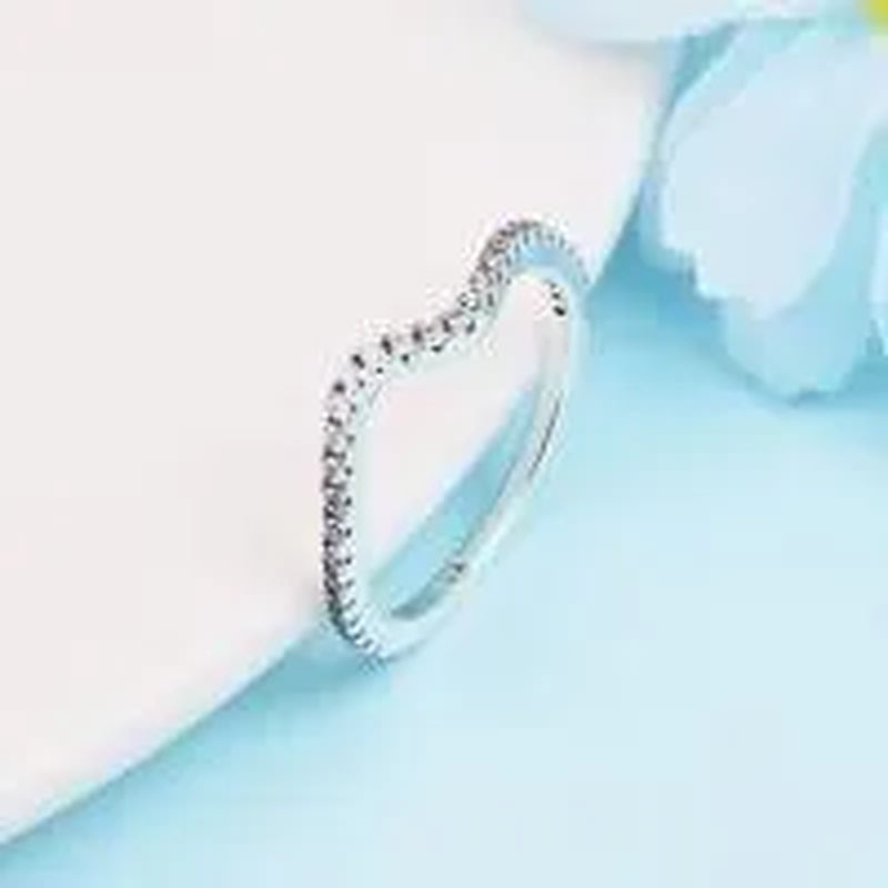 925 Sterling Silver Sparkling Wave Ring with Crystals Fashion Ring for Women