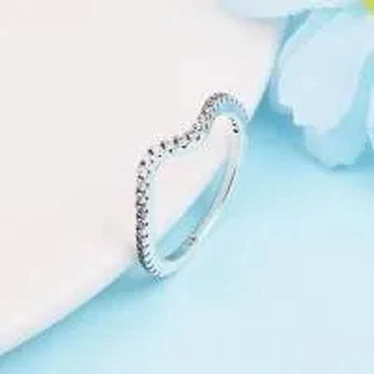925 Sterling Silver Sparkling Wave Ring with Crystals Fashion Ring for Women