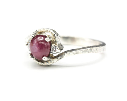 Oval Cabochon Star Ruby Ring in Prongs Setting and Diamonds Side Set with Sterling Silver Texture Band