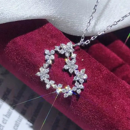 Exquisite Silver Plated Flower Shape Inlay Lab Diamond Heart Pendant Necklace for Women Wedding Party Fashion Jewelry