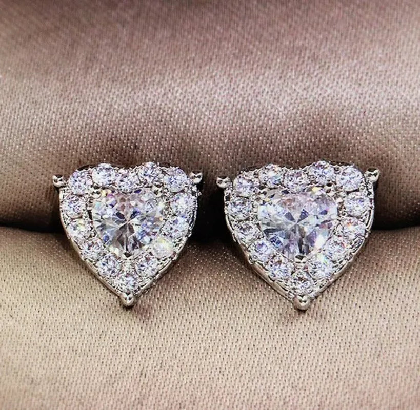 Exquisite Fashion Crystal Full Diamond Stud Earrings Love Heart Shape Cut Ear Studs 925 Sterling Silver Stud Earrings for Women Bride Wedding Engagement Jewelry Gifts