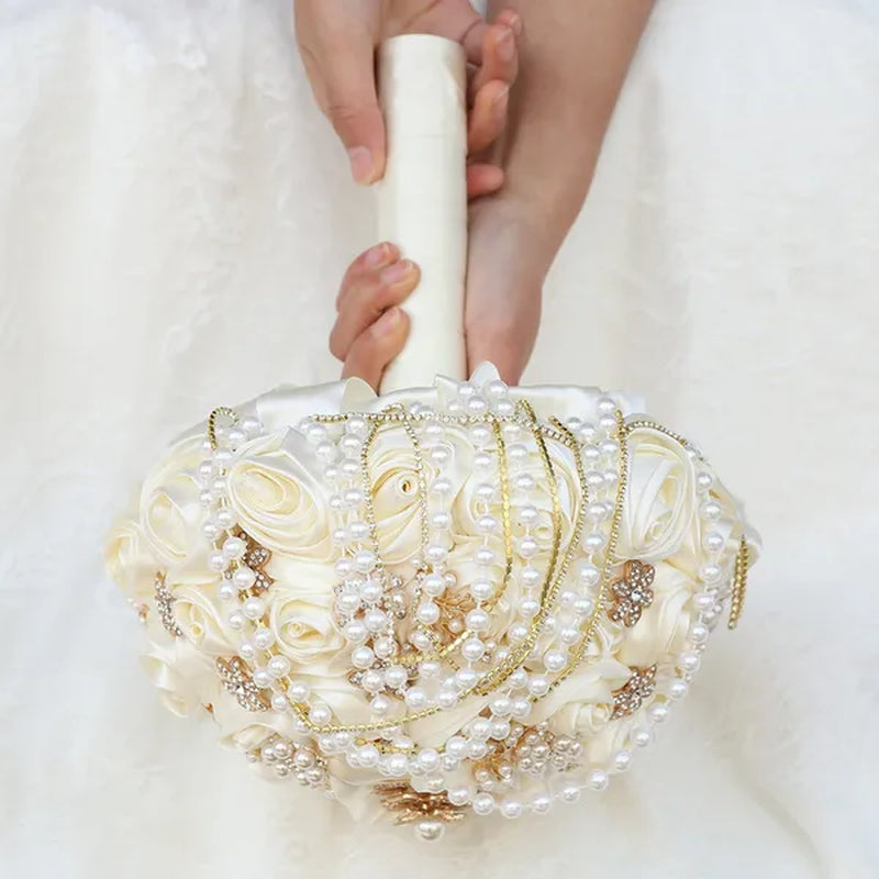 Exquisite Hand-made Pearl Diamond Brooch Wedding Bouquets Beaded Diamond Chains Decorate The Bridal Bouquet Bridesmaid Holding Flowers