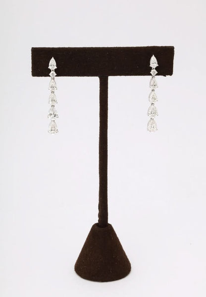 https://a.1stdibscdn.com/pear-shape-dangle-drop-earring-for-sale-picture-9/j_415/j_210150921700065568799/6R1A0136_master.jpg?width=768