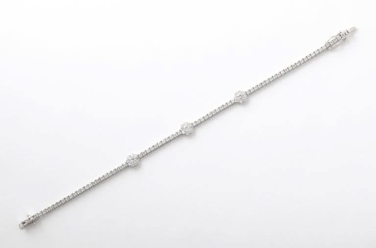 https://a.1stdibscdn.com/flower-diamond-tennis-bracelet-for-sale-picture-5/j_415/j_216140721705596565314/6R1A0164_master.jpg?width=768