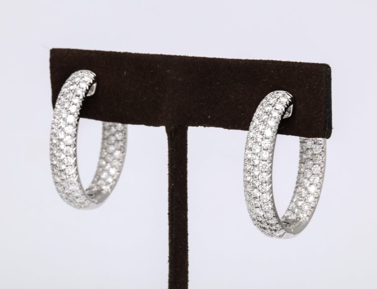https://a.1stdibscdn.com/pave-diamond-oval-hoop-earrings-for-sale-picture-9/j_415/j_124611321622815563070/6R1A0537_master.jpg?width=768