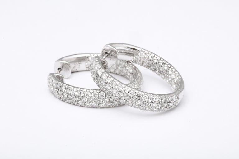 https://a.1stdibscdn.com/pave-diamond-oval-hoop-earrings-for-sale-picture-5/j_415/j_124611321622815537421/6R1A0527_master.jpg?width=768