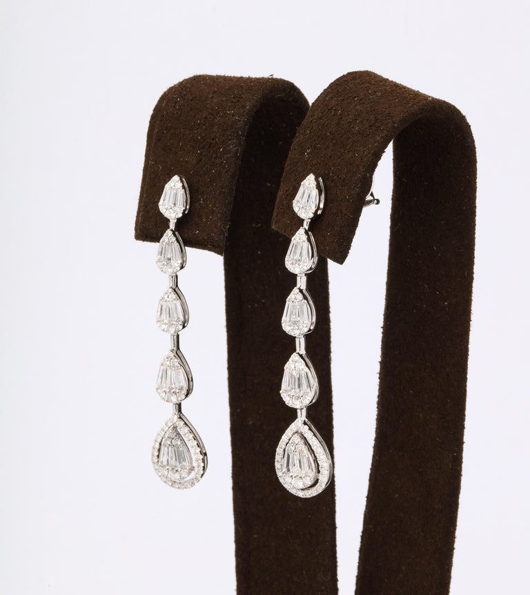 Exquisite 1.44ct Diamond 18k White Gold Dangle Drop Earrings