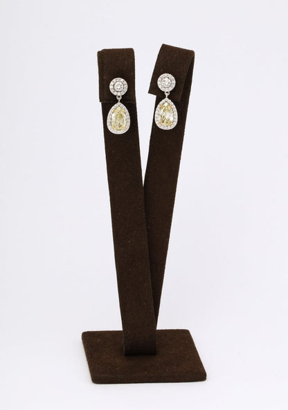 https://a.1stdibscdn.com/yellow-diamond-dangle-drop-earrings-for-sale-picture-5/j_415/j_140693321638384826540/6R1A1355_master.jpg?width=768