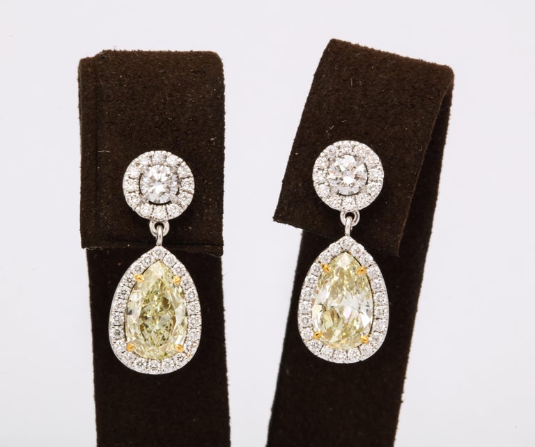 Stunning 18k Gold Pear Cut Yellow Diamond Dangle Drop Earrings