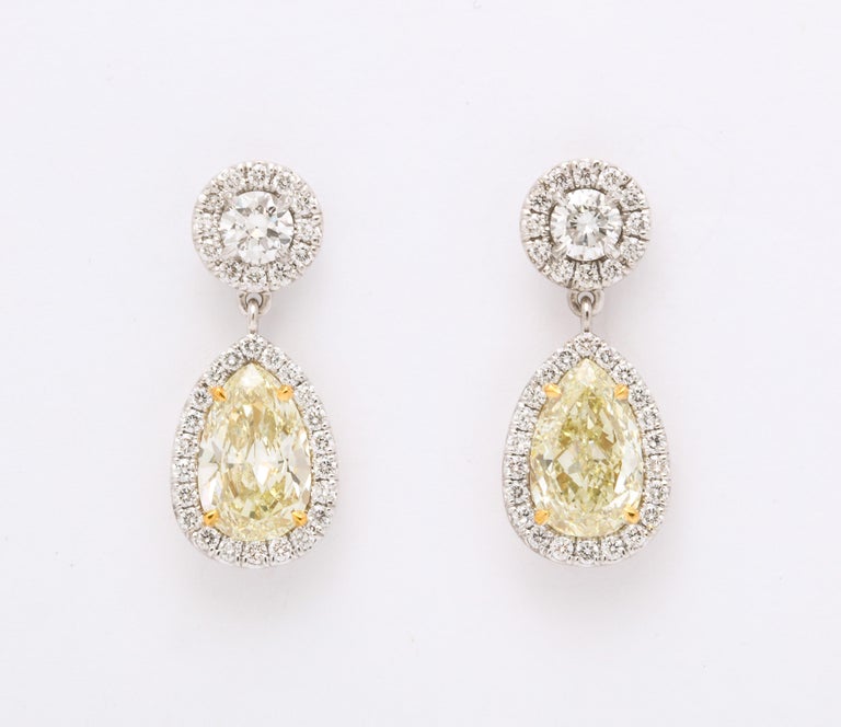 Stunning 18k Gold Pear Cut Yellow Diamond Dangle Drop Earrings