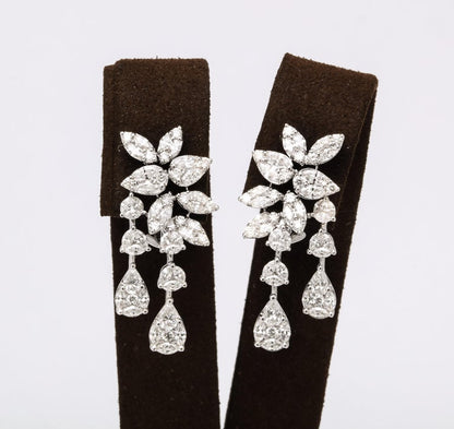 https://a.1stdibscdn.com/diamond-cluster-dangle-earring-for-sale-picture-5/j_415/j_160698521655143274069/6R1A1393_master.jpg?width=768