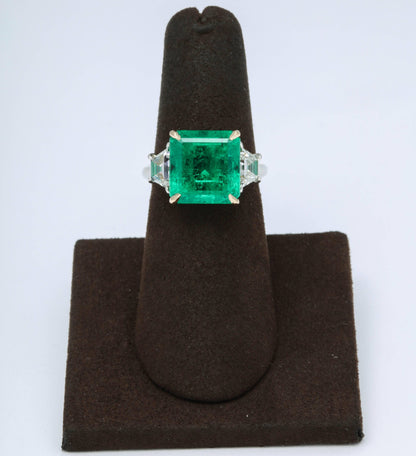 6 Carat Colombian Emerald and Trapezoid Diamond Platinum Ring