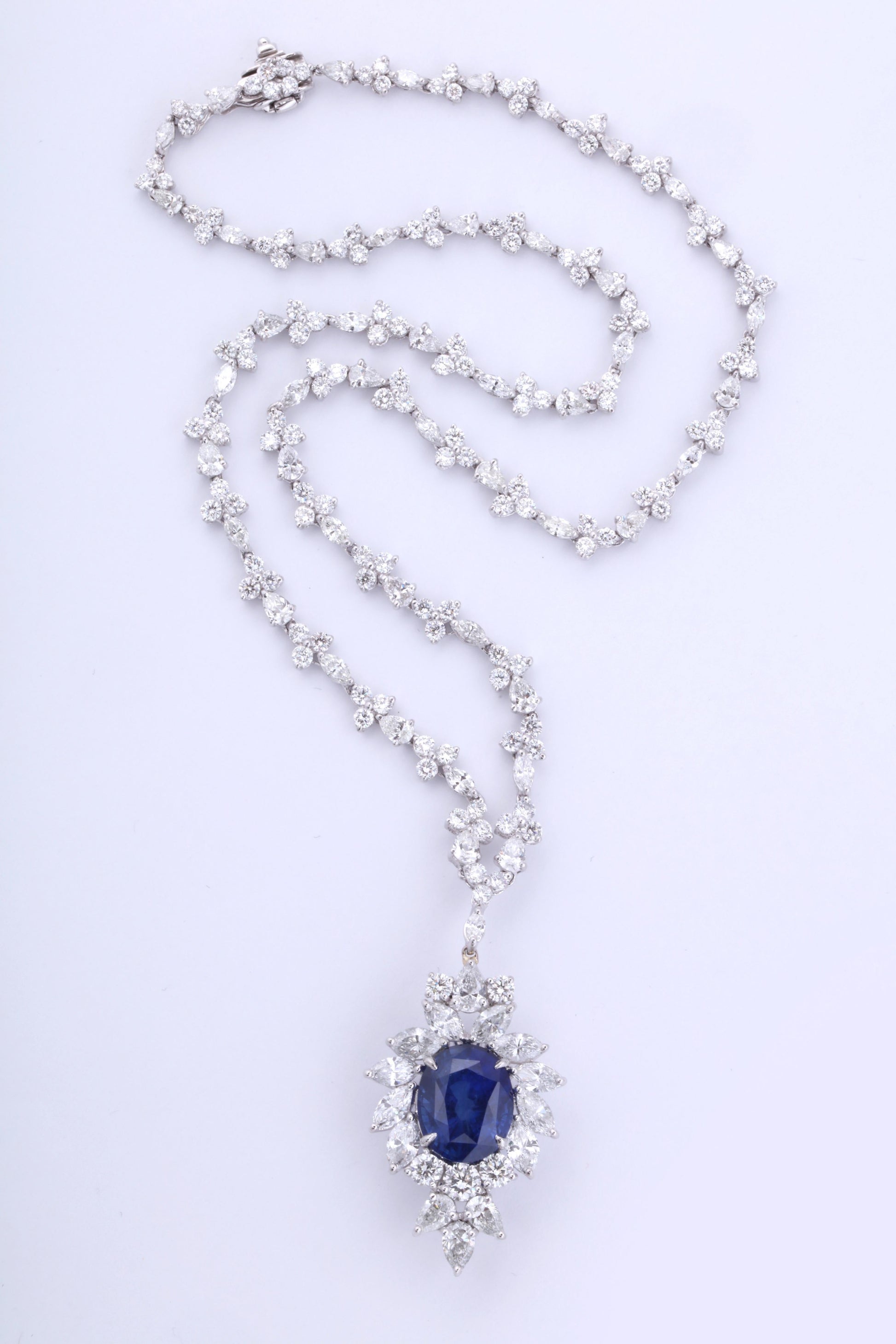 https://a.1stdibscdn.com/vivid-blue-ceylon-sapphire-and-diamond-pendant-necklace-for-sale-picture-5/0/j_56032021544653094354/6R1A3353_master.jpg