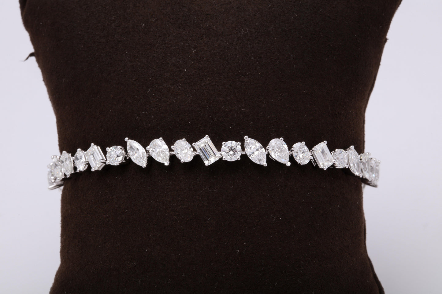 Exquisite 10.07 Carat Multi Shape Diamond Tennis Bracelet 18k Gold