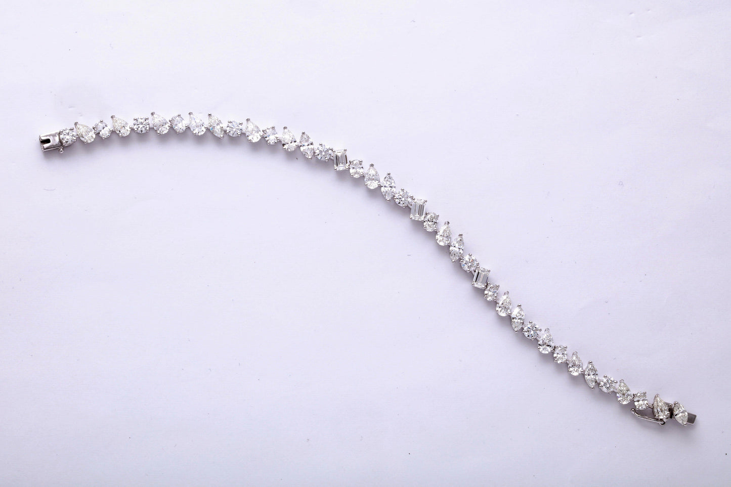 Exquisite 10.07 Carat Multi Shape Diamond Tennis Bracelet 18k Gold