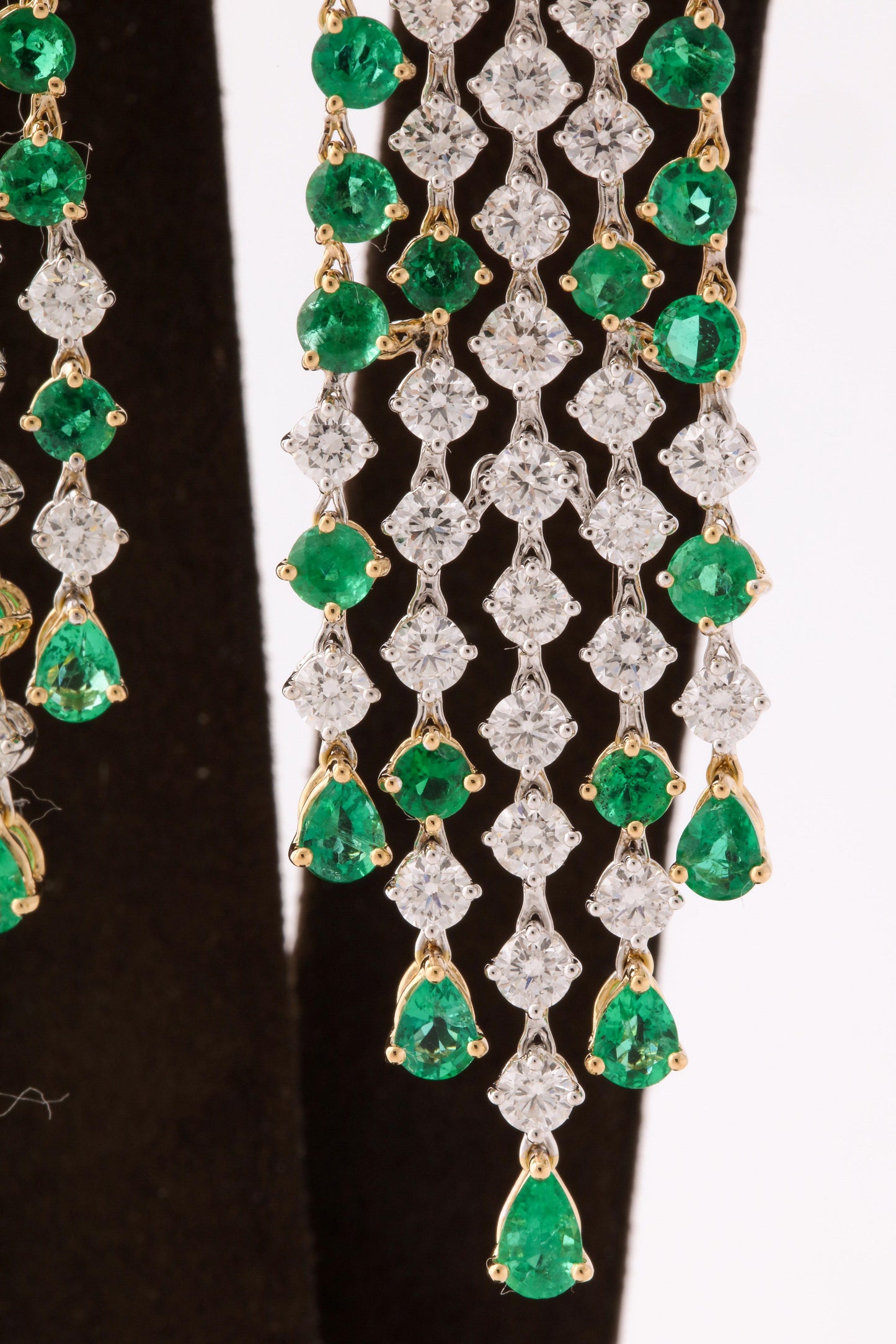 https://a.1stdibscdn.com/green-emerald-and-diamond-earrings-for-sale-picture-7/1722654/j_57882721549643447367/6R1A3538_org_master.jpg