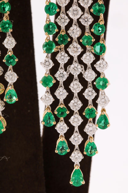 https://a.1stdibscdn.com/green-emerald-and-diamond-earrings-for-sale-picture-7/1722654/j_57882721549643447367/6R1A3538_org_master.jpg