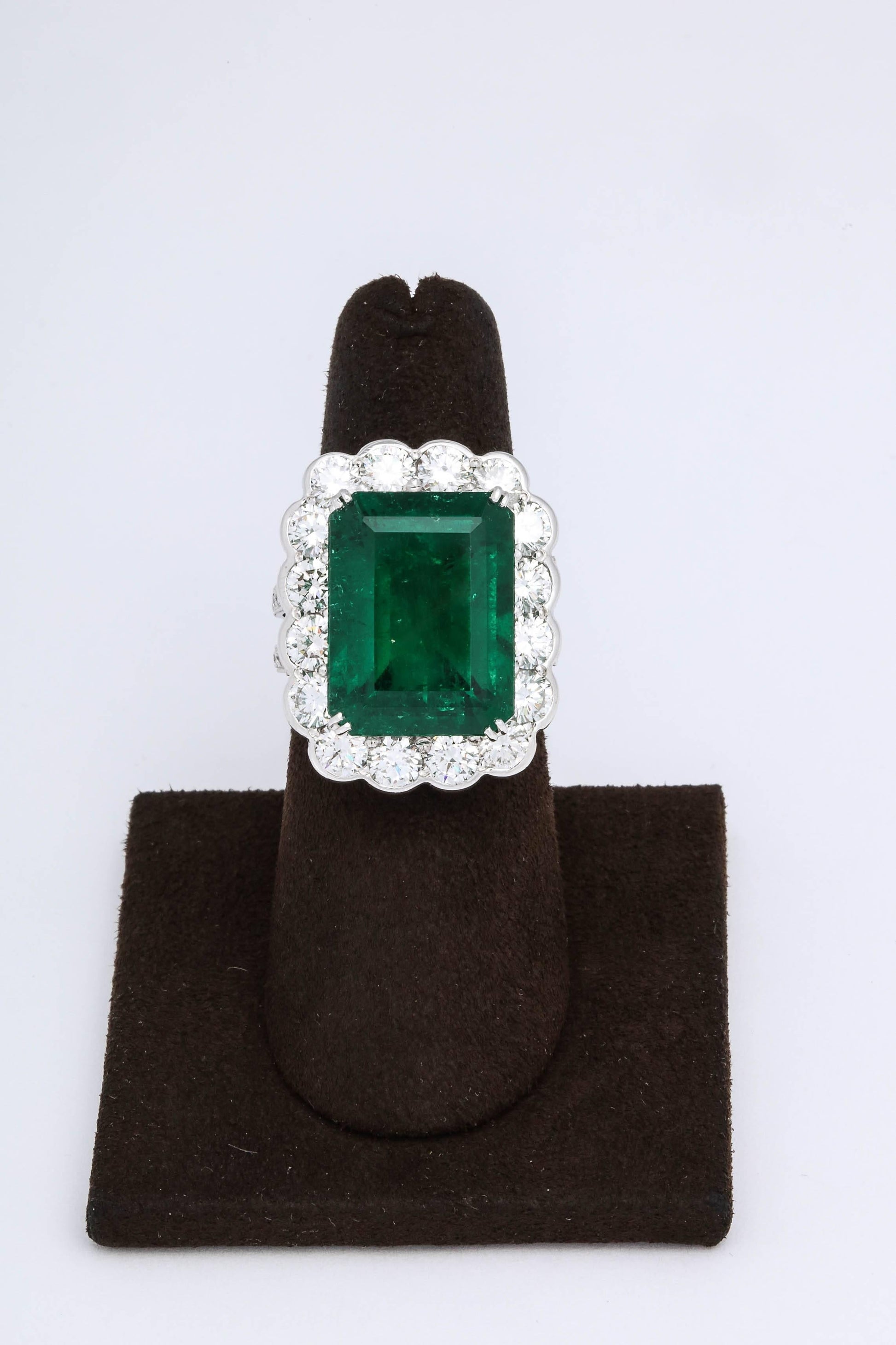 https://a.1stdibscdn.com/important-13-carat-colombian-emerald-and-diamond-ring-gia-certified-for-sale-picture-5/archivesE/upload/0/j_39735111520444483108/6R1A4025_master.jpg