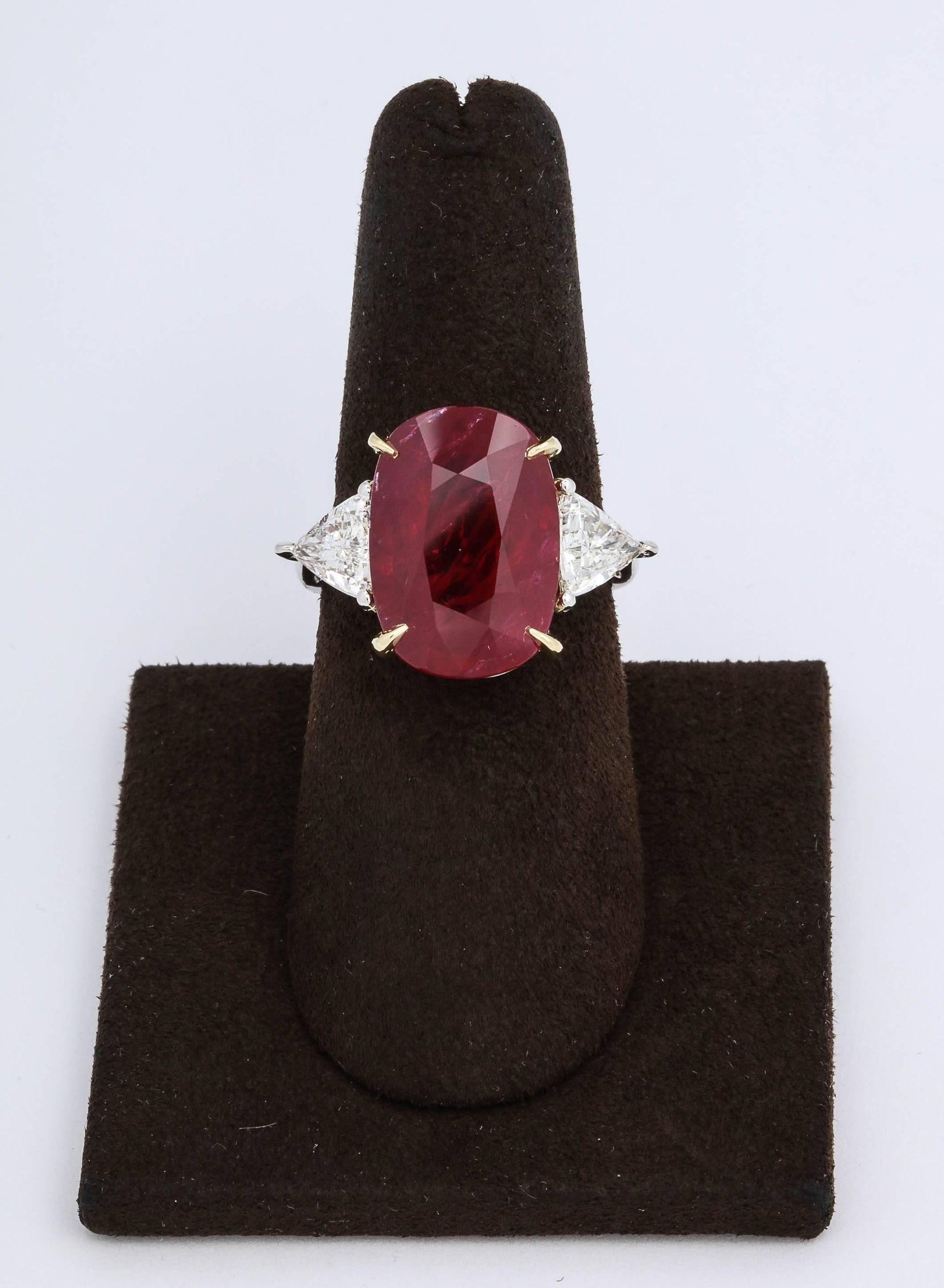 https://a.1stdibscdn.com/1150-carat-gia-certfied-ruby-ring-for-sale-picture-5/archivesE/upload/0/j_39735211520444491748/6R1A4039_master.jpg