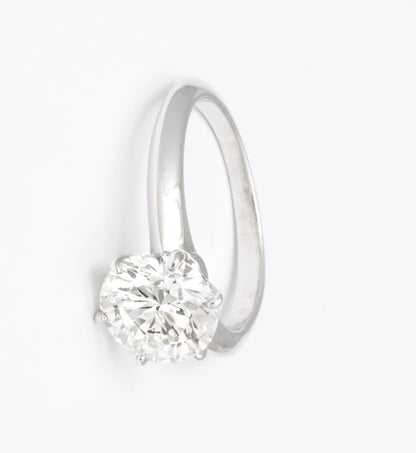 https://a.1stdibscdn.com/tiffany-co-solitaire-engagement-ring-for-sale-picture-2/j_415/1618238600170/6R1A4822_master.jpg?width=768