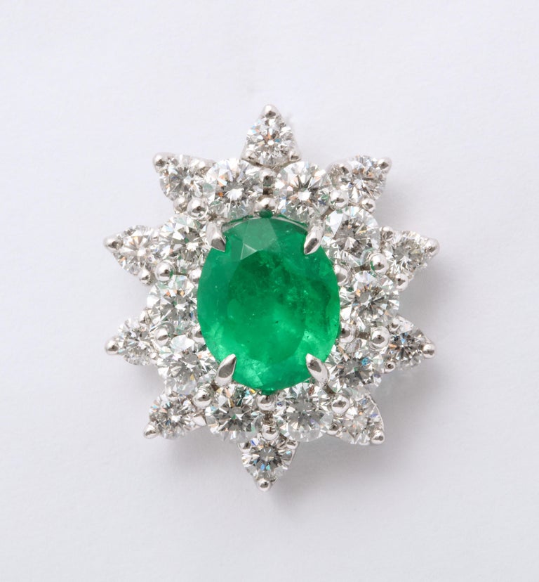 https://a.1stdibscdn.com/emerald-and-diamond-earrings-for-sale-picture-8/j_415/1575403474698/6R1A5055_master.jpg?width=768
