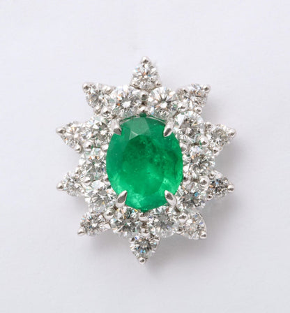 https://a.1stdibscdn.com/emerald-and-diamond-earrings-for-sale-picture-8/j_415/1575403474698/6R1A5055_master.jpg?width=768