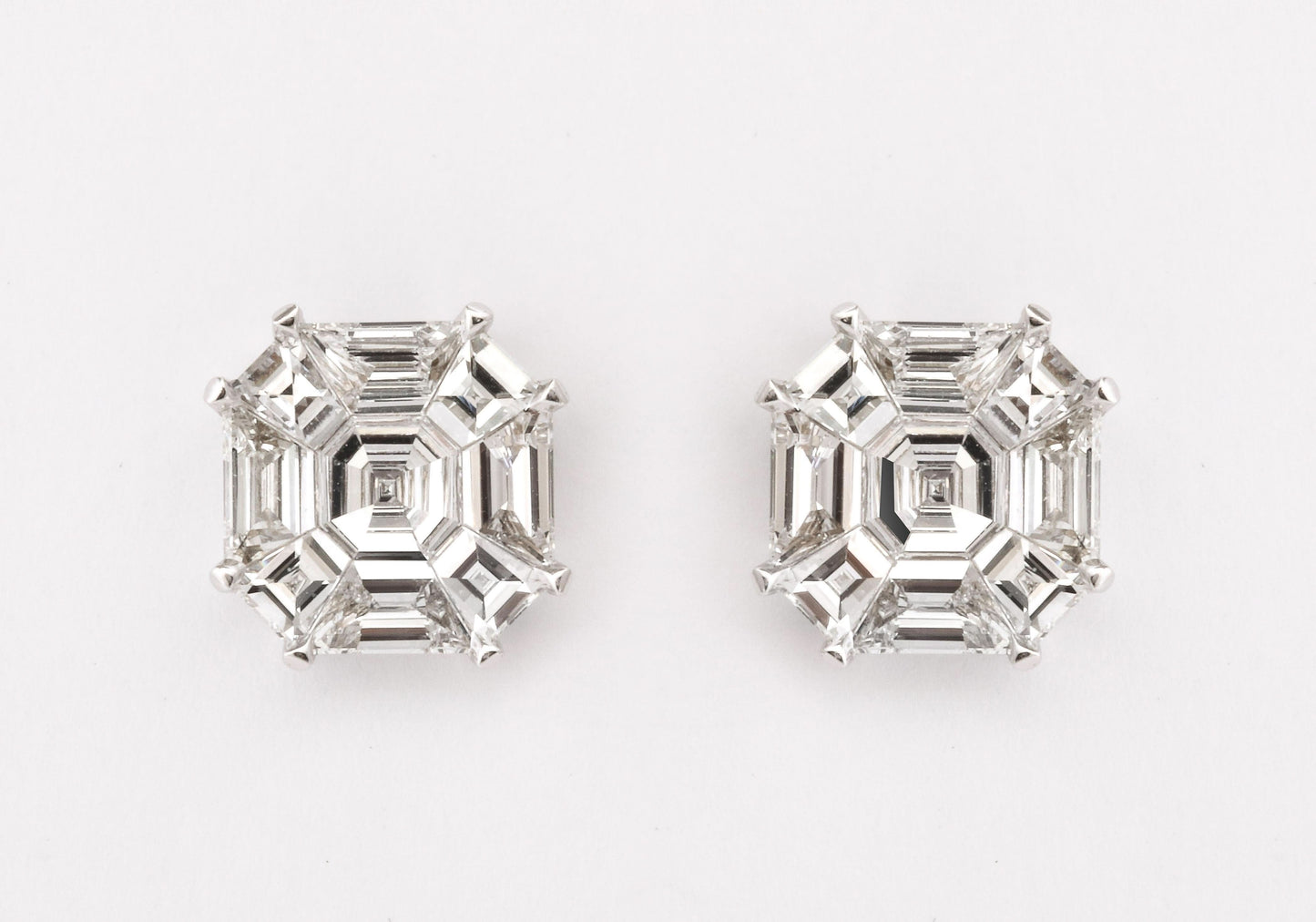 https://a.1stdibscdn.com/asscher-cut-stud-earrings-illusion-set-for-sale-picture-6/j_415/j_180651721672243242893/6R1A5316_master.jpg