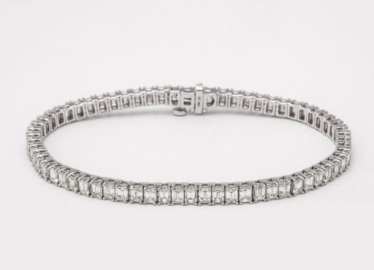 Exquisite 10.15 Carat Emerald Cut Diamond 14k White Gold Tennis Bracelet