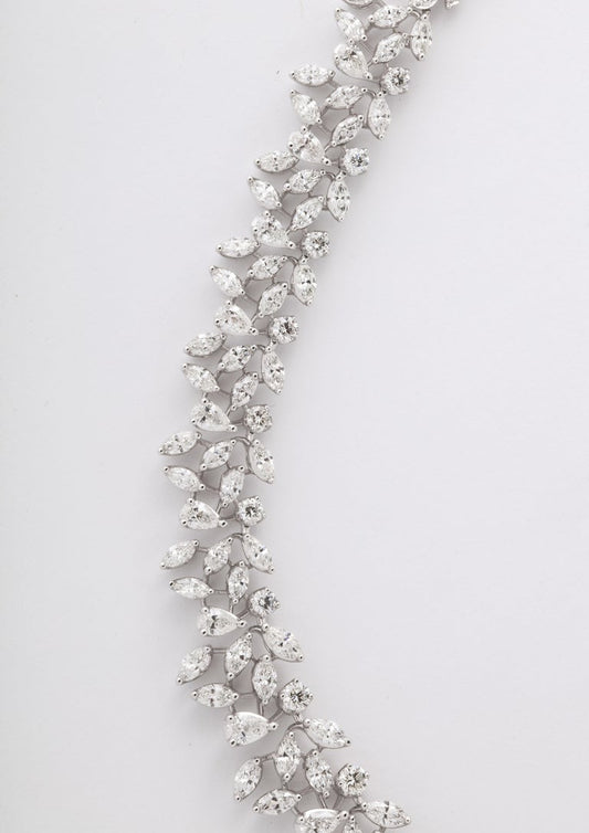 https://a.1stdibscdn.com/diamond-necklace-for-sale-picture-6/j_415/j_180729421672327269139/6R1A5383_master.jpg?width=768