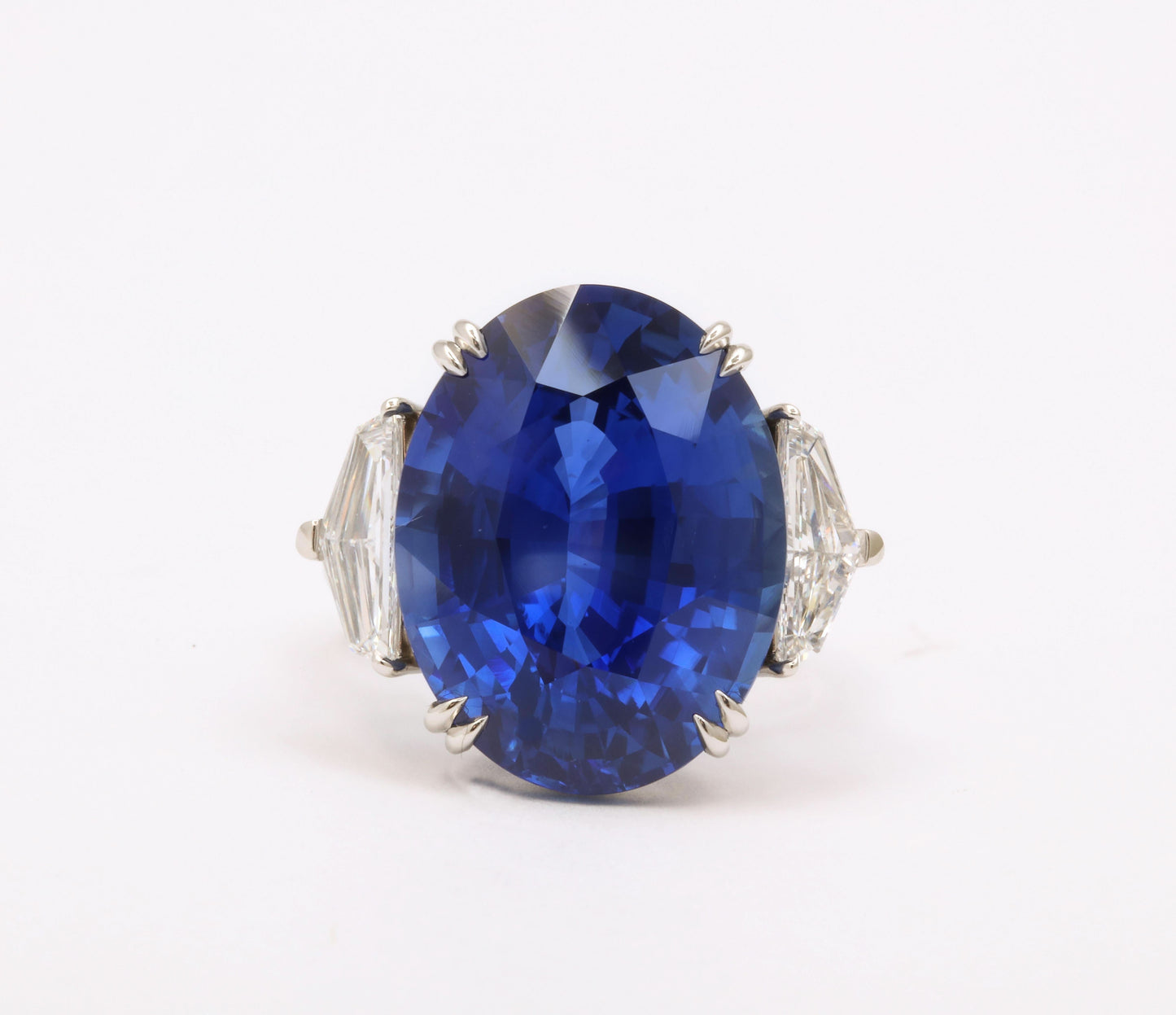 https://a.1stdibscdn.com/20-carat-blue-sapphire-ring-for-sale-picture-7/j_415/j_192000421683552279137/6R1A5433_master.jpg