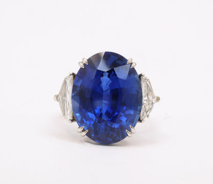 https://a.1stdibscdn.com/20-carat-blue-sapphire-ring-for-sale-picture-7/j_415/j_192000421683552279137/6R1A5433_master.jpg