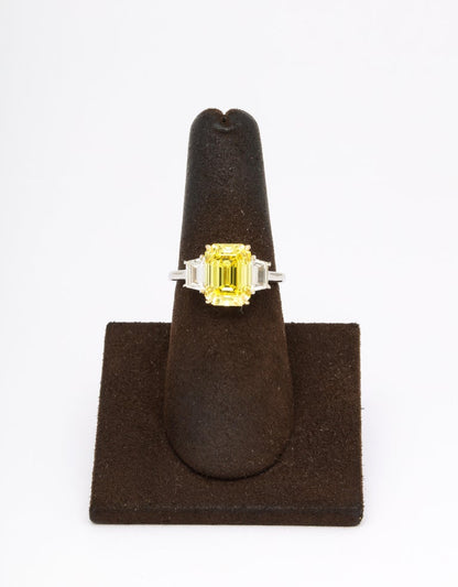 https://a.1stdibscdn.com/fancy-vivid-yellow-emerald-cut-ring-for-sale-picture-5/j_415/j_174482921667400162735/6R1A5483_master.jpg?width=768