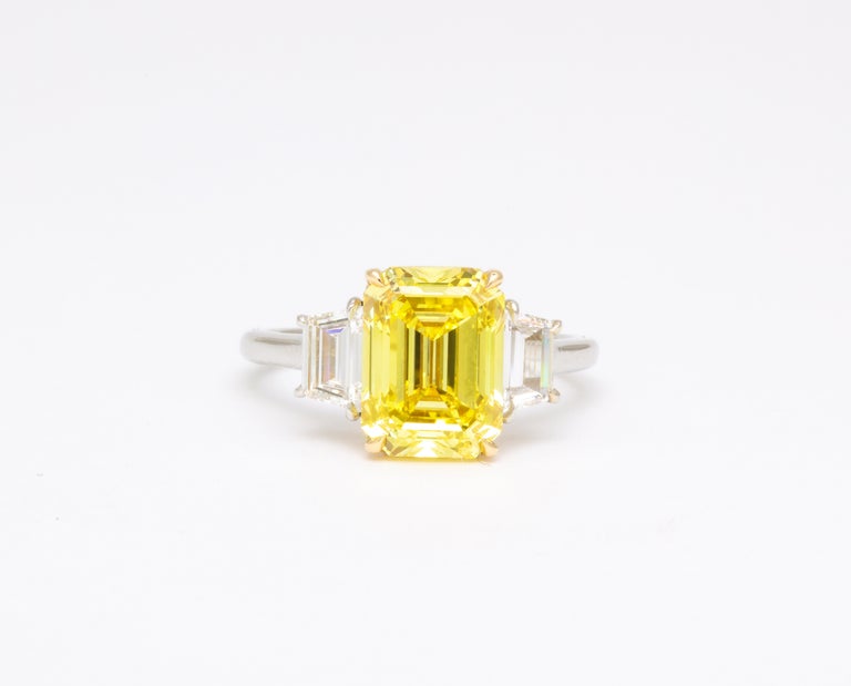 https://a.1stdibscdn.com/fancy-vivid-yellow-emerald-cut-ring-for-sale-picture-9/j_415/j_174482921667400158939/6R1A5488_master.jpg?width=768