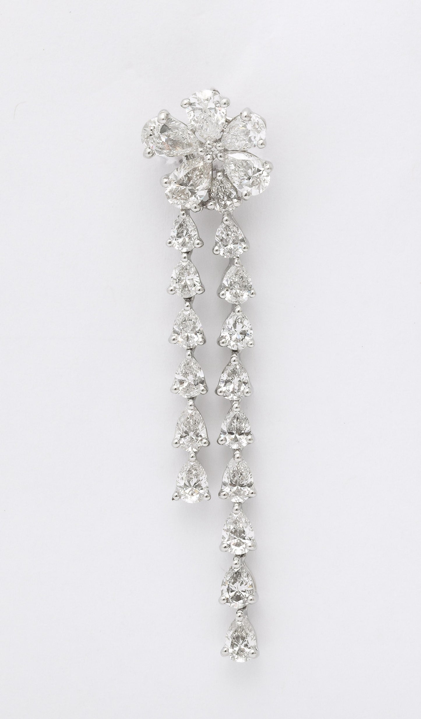 https://a.1stdibscdn.com/diamond-flower-drop-earring-for-sale-picture-8/j_415/j_175216221667919305149/6R1A5633_master.jpg