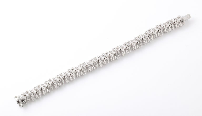 Exquisite 25.17 Carat Multi-Shape Diamond Link Bracelet 18k White Gold