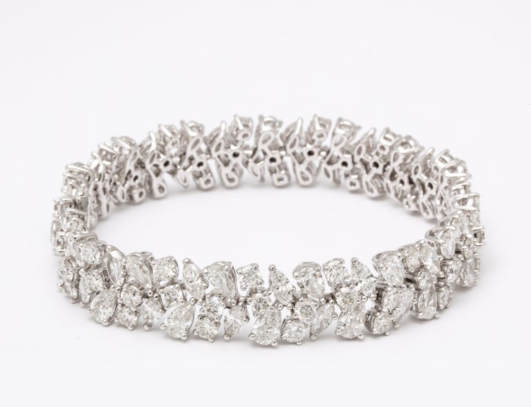 Exquisite 25.17 Carat Multi-Shape Diamond Link Bracelet 18k White Gold