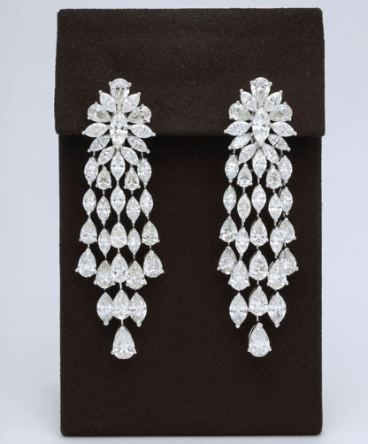 https://a.1stdibscdn.com/important-diamond-dangle-drop-earrings-for-sale-picture-5/0/j_48413331535730139127/6R1A6018_master.jpg