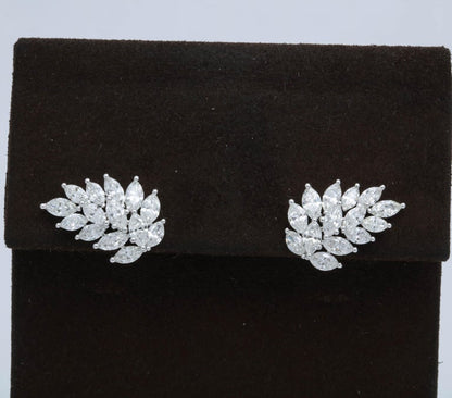 https://a.1stdibscdn.com/diamond-cluster-earring-cuffs-for-sale-picture-5/16156351/j_67519111559204005136/1_main-5_master.jpg?width=768