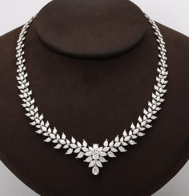 16.73 Carat Multi-Shape Diamond 18k White Gold Wreath Choker Necklace